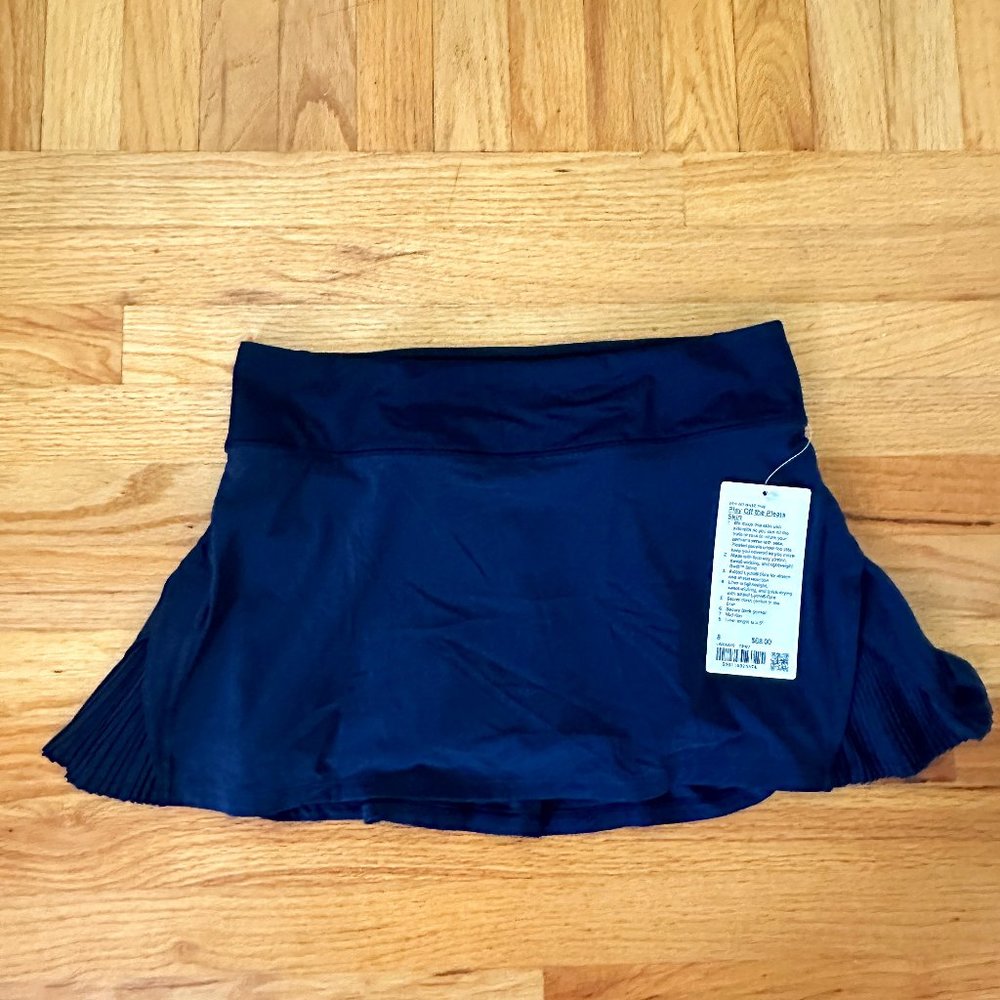 NWT Lululemon, navy, size 8